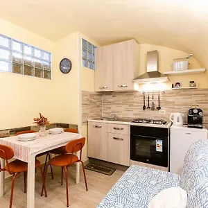 https://casa-intera-quartieri-spagnoli.hotels-amalfi.com